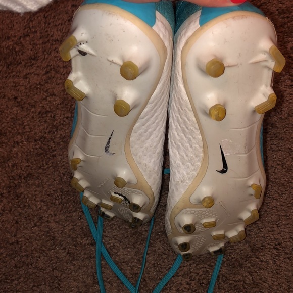 Nike Phantom Cleats - Picture 5 of 5